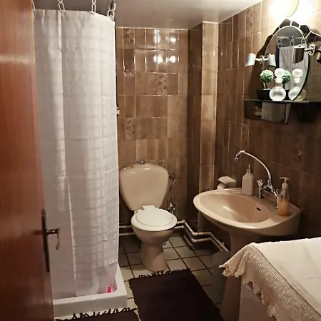 Maria Court 2, 32 Appartement *